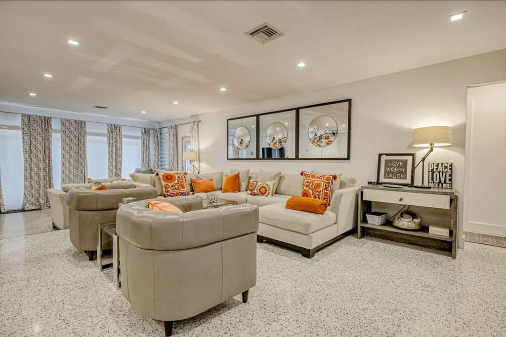 Wilton Manors designer delight with private pool, outdoor kitchen & Florida room