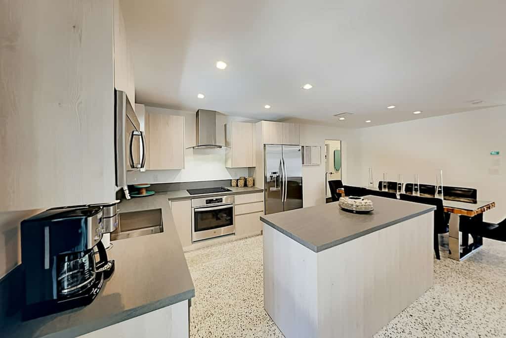 Wilton Manors designer delight with private pool, outdoor kitchen & Florida room