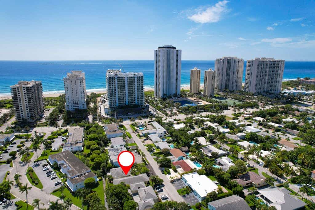 Three condos less than a mile to the beach with courtyard and charcoal grill