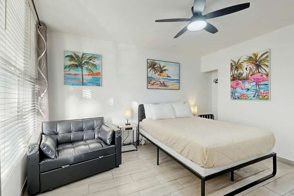 Sunny Studio with Great Location, Smart TVs & Fully Equipped Kitchen