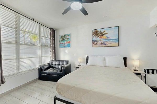 Sunny Studio with Great Location, Smart TVs & Fully Equipped Kitchen