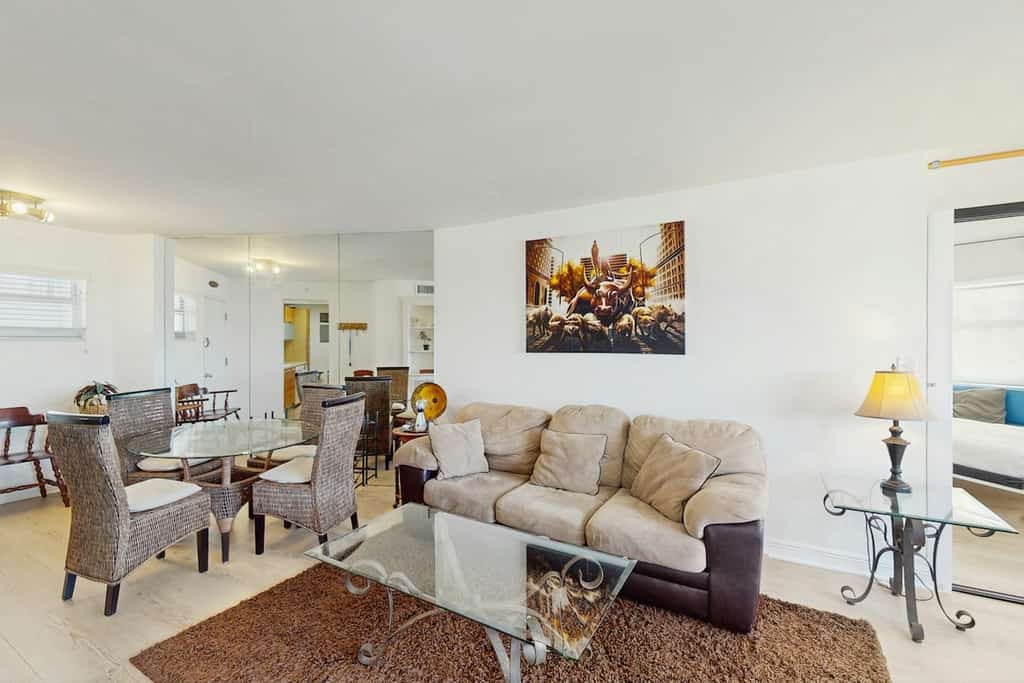 Getaway condo near the beach with Wifi & fully equipped kitchen