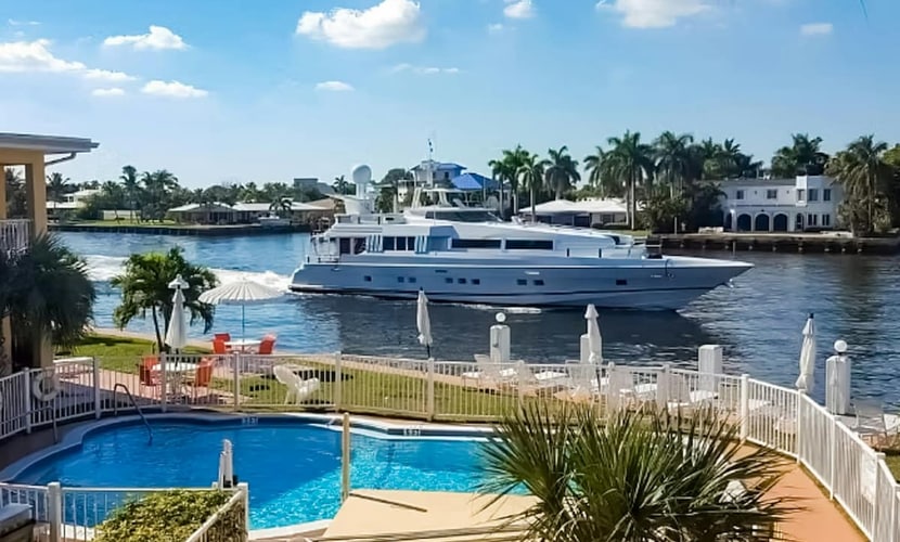 Waterfront Studio with Gorgeous Views, a Sparkling Pool, BBQs & Great Location