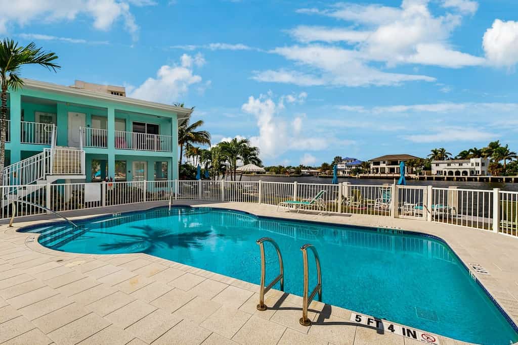 Waterfront Studio with Gorgeous Views, a Sparkling Pool, BBQs & Great Location