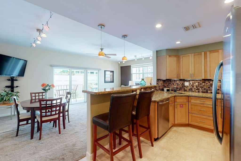 Stunning ocean-facing condo with intercoastal views & balcony -1 block to beach