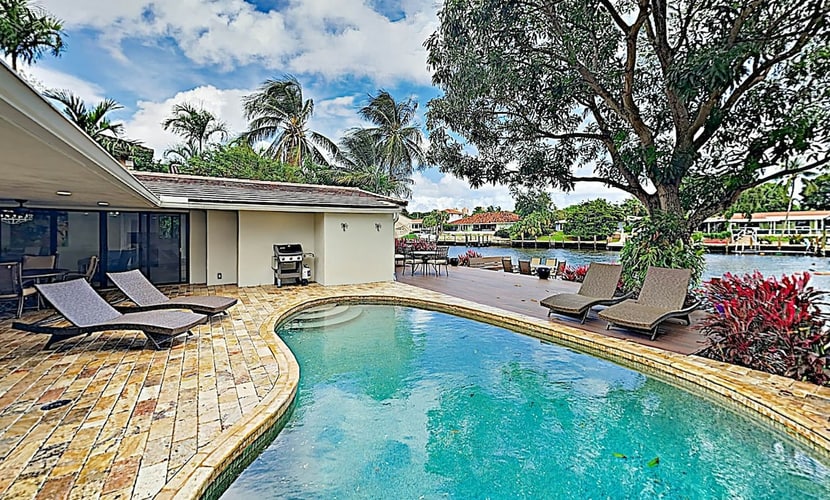 Luxury Waterfront Living: Private Pool, Boat Dock, Game Room - Near Beach