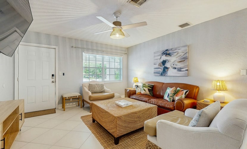 Bring the Whole Crew- Spacious Fort Lauderdale Duplex w/ yard