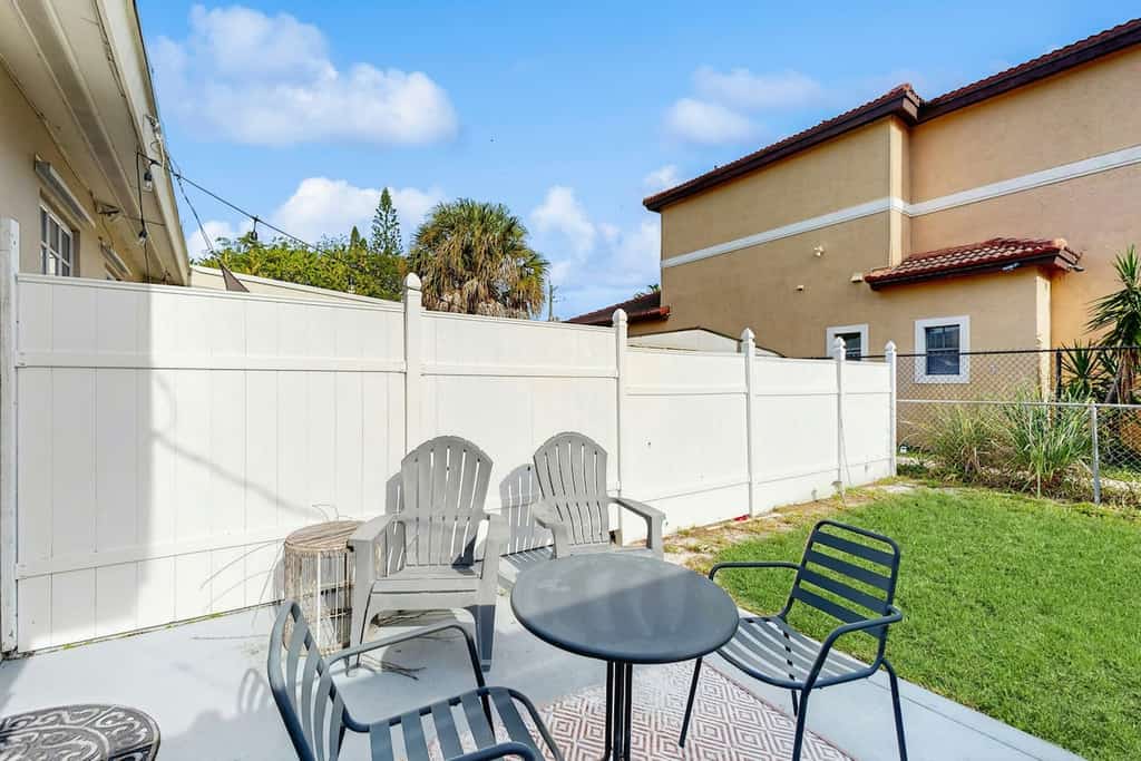 Bring the Whole Crew- Spacious Fort Lauderdale Duplex w/ yard