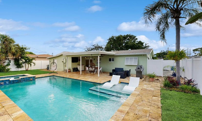 Costal home near Lauderdale by the Sea with game room, pool & jacuzzi