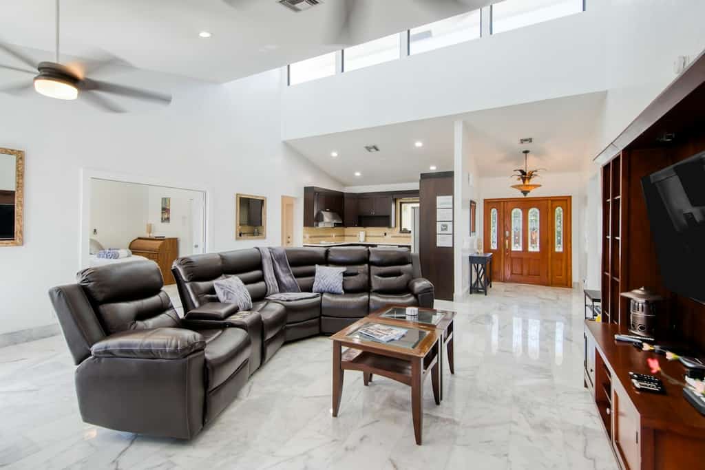 Stunning oceanfront home with boat parking & jetted tub - snowbird-friendly