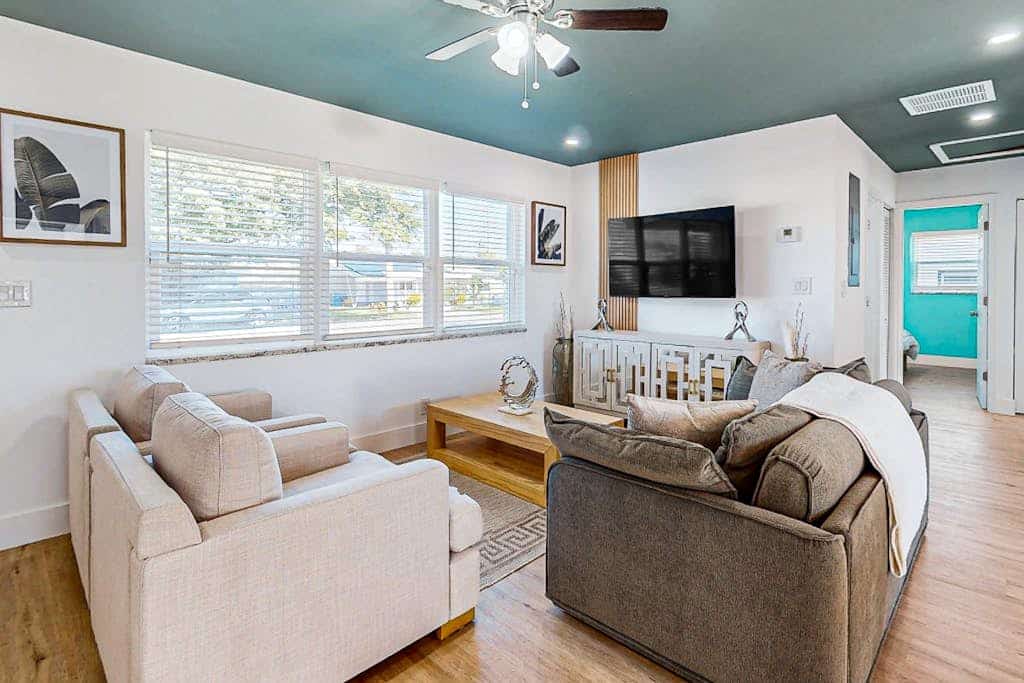 Private home with sparkling pool, close to beach, w/ AC, W/D, and  WiFi