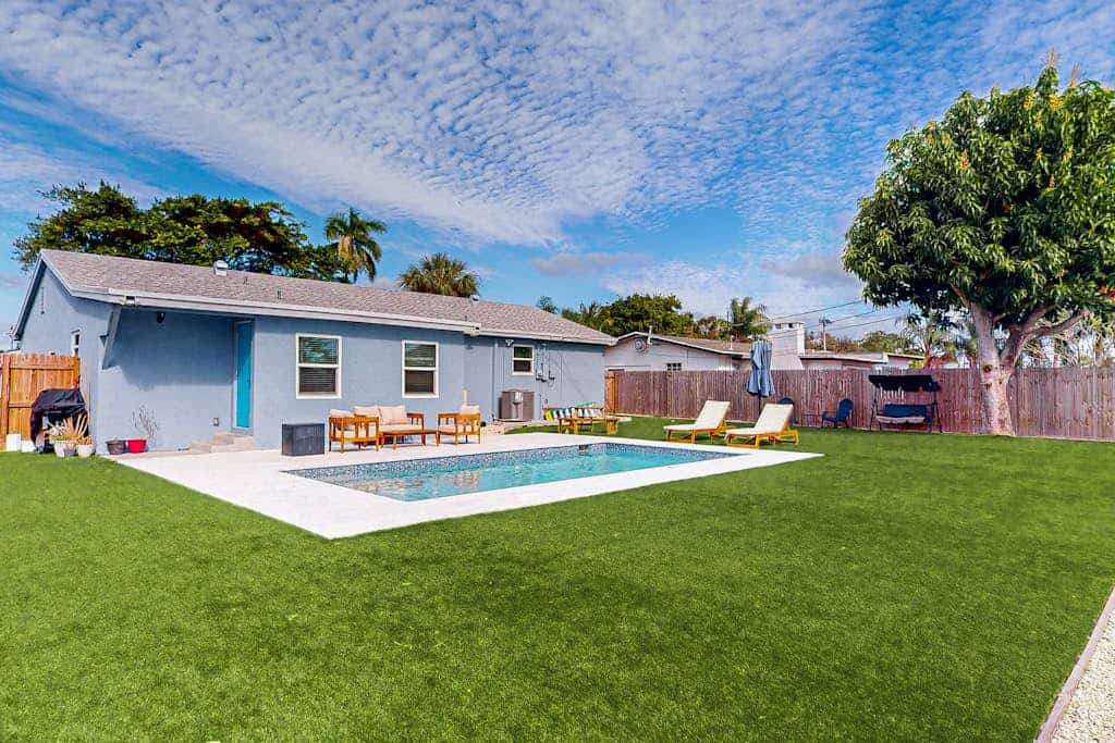 Private home with sparkling pool, close to beach, w/ AC, W/D, and  WiFi