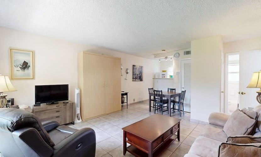 One block from Pompano Beach - condo w/ shared heated pool & sundeck