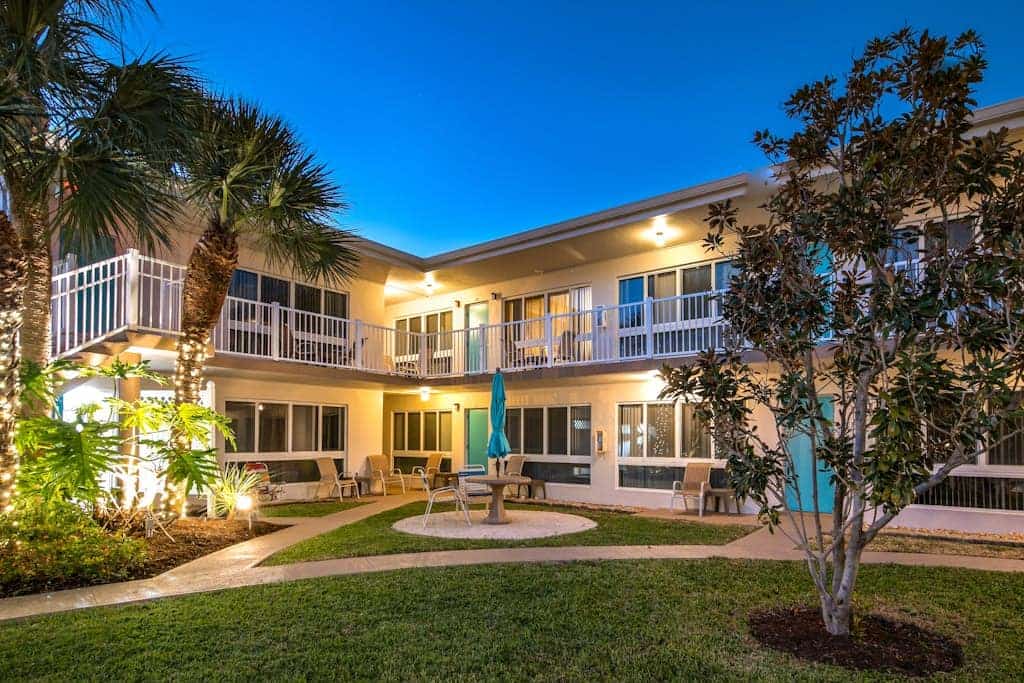 One block from Pompano Beach - condo w/ shared heated pool & sundeck