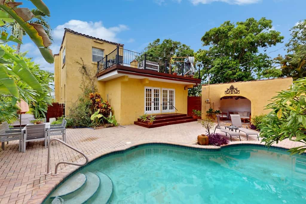 Two-story villa & casita with an optionally-heated pool, washer/dryer, & AC