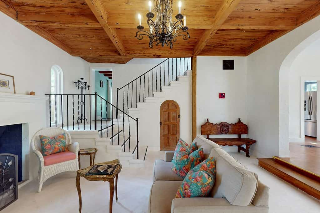 Two-story villa & casita with an optionally-heated pool, washer/dryer, & AC
