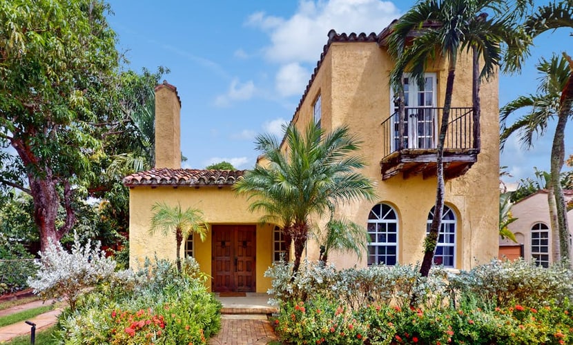 Two-story villa & casita with an optionally-heated pool, washer/dryer, & AC