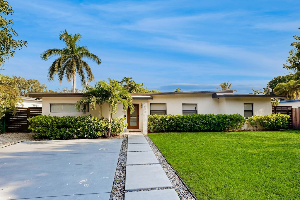 Mid-Century Modern Oasis