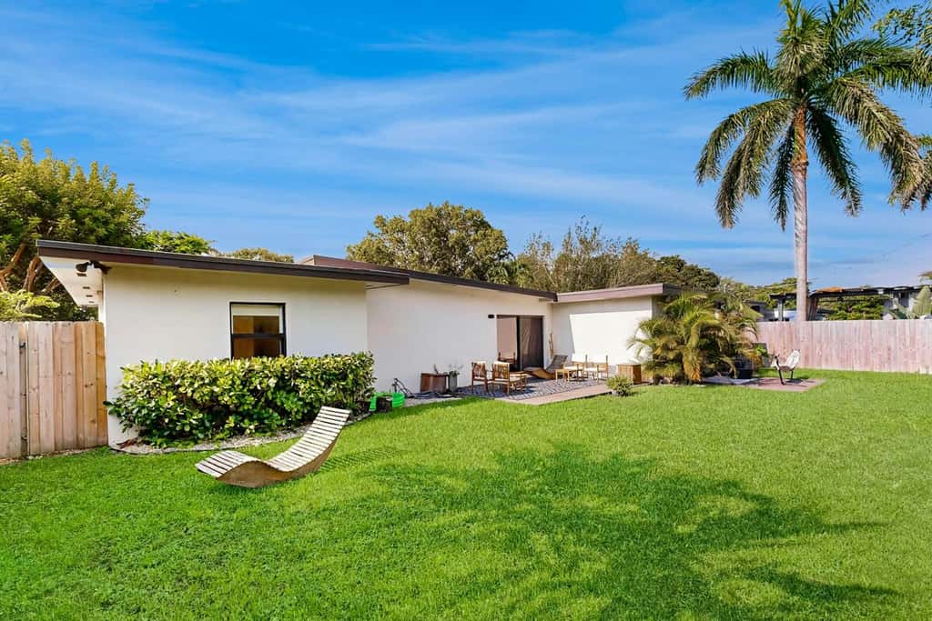 Mid-Century Modern Oasis