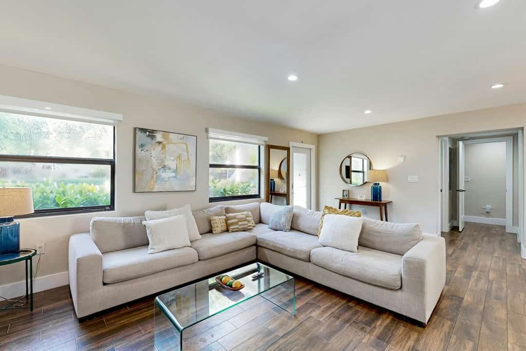 Beautifully Updated Dog-Friendly Home with Free WiFi, and Enclosed Back Yard