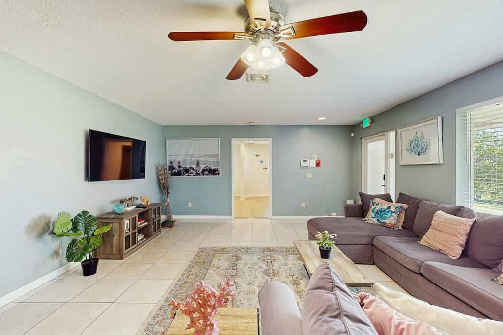 Bright Escape with Private Pool, Easy Beach Access, Free WiFi & Open Layout