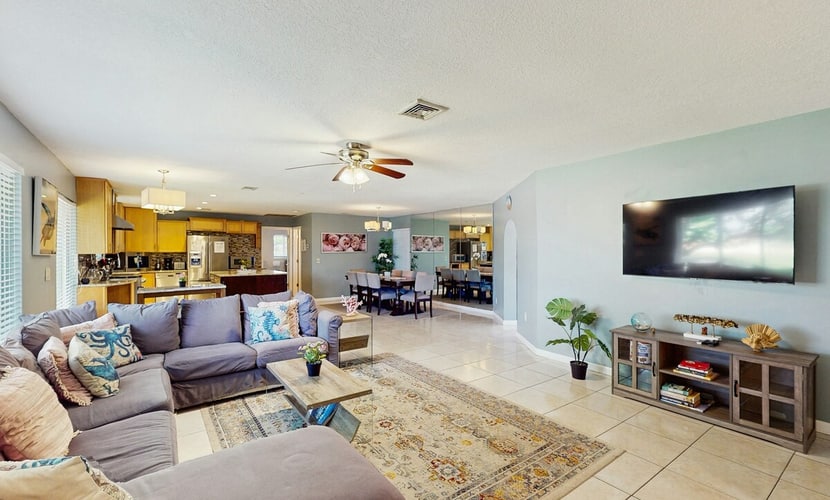 Bright Escape with Private Pool, Easy Beach Access, Free WiFi & Open Layout