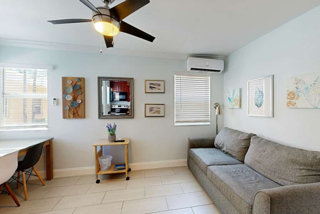 Brilliant bungalow with a furnished patio & full kitchen - walk to the beach