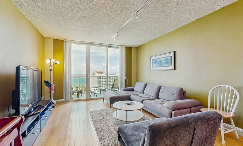 High-Rise Oceanview Condo w/ Pool, Tennis & Gym: Walk to Beach, Dining, Shops