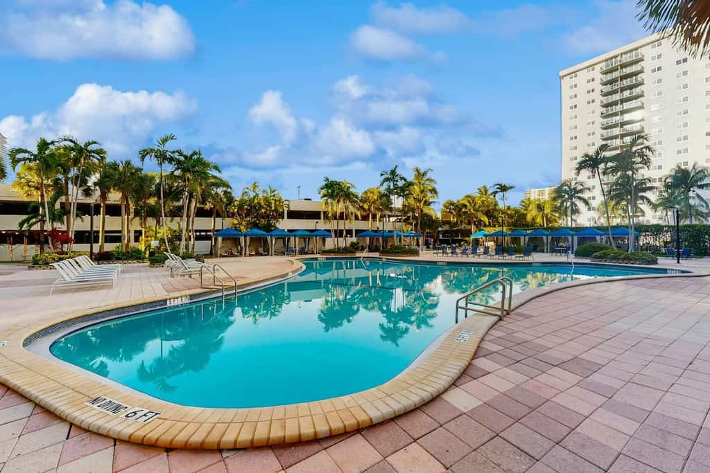 High-Rise Oceanview Condo w/ Pool, Tennis & Gym: Walk to Beach, Dining, Shops