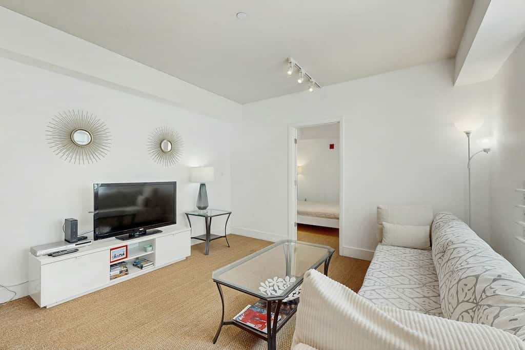 Modern condo in city center - across the street from the beach