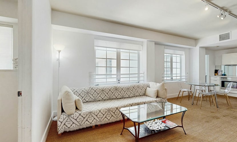 Modern condo in city center - across the street from the beach