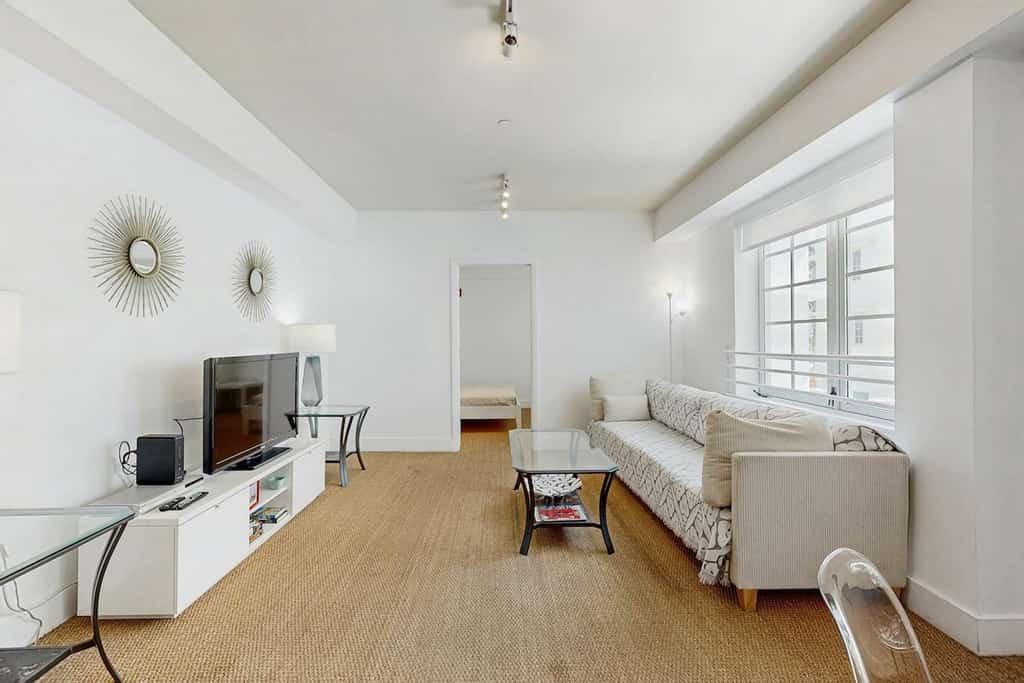 Modern condo in city center - across the street from the beach