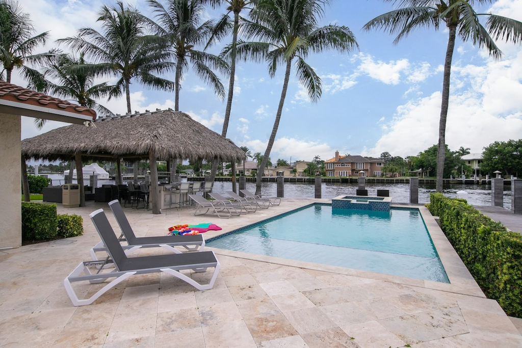 Paradise Manor