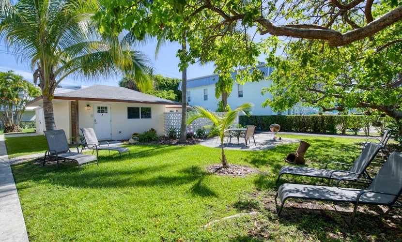 Large, cozy condo a walk from the beach with central AC and shared yard