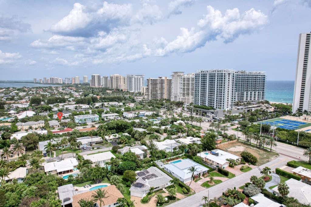 Large, cozy condo a walk from the beach with central AC and shared yard
