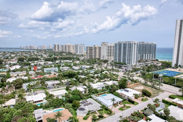 Large, cozy condo a walk from the beach with central AC and shared yard