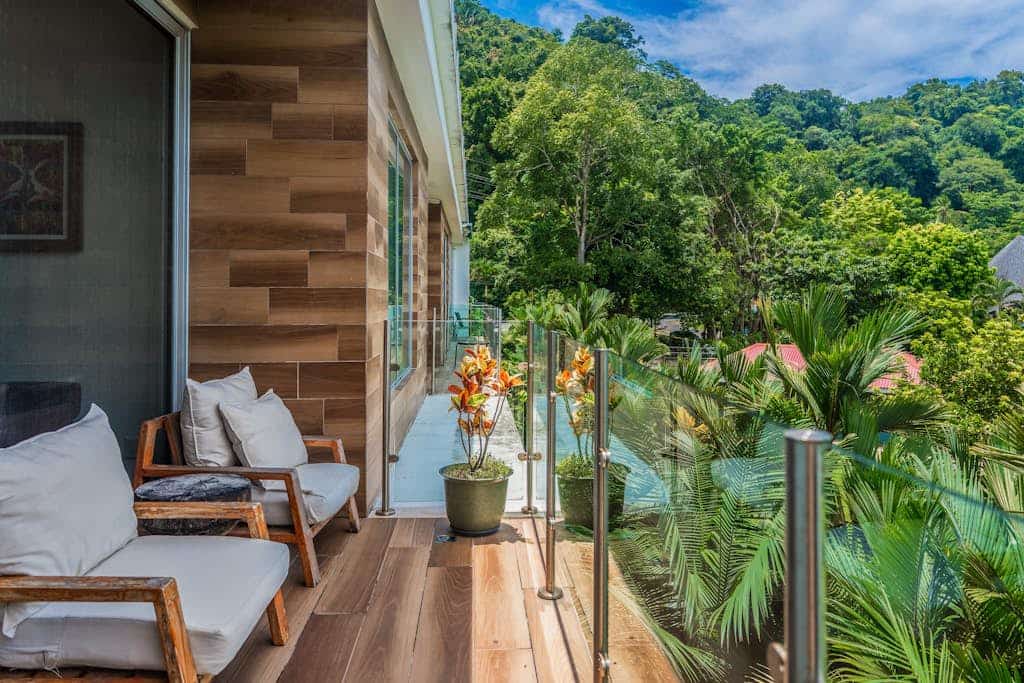 Modern condo with partial ocean view, pool, high-speed internet & full kitchen