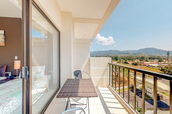 Upscale, Modern Condo with Ocean Views, Shared Pool, and WiFI