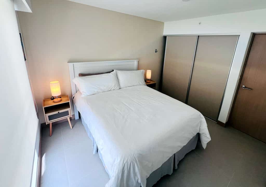 Welcome to our inviting apartment in Jacó, Costa Rica! Just 100 meters from the beach, this modern retreat offers the perfect blend of comfort and local charm. Enjoy stunning pool views from your balcony, ideal for relaxing in the sun. The apartment features a fully equipped kitchen, a cozy living area, and plush bedrooms with high-quality linens. With an unbeatable location just steps away from the beach, authentic restaurants, unique shops, and the vibrant nightlife of Jacó, you’ll immerse yourself in the local culture. Experience paradise—book your stay today for an unforgettable getaway!