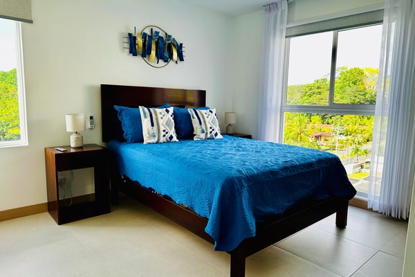 Welcome to our brand new condo, featuring breathtaking views of Jaco’s lush green mountains and charming local wildlife decor. This family-friendly retreat is just minutes from the vibrant center of Jaco, offering easy access to pristine beaches, exciting outdoor adventures like surfing and zip-lining, and delicious local cuisine at nearby restaurants. Explore the rich biodiversity through guided nature tours or relax in local parks. Experience the perfect blend of relaxation and adventure—book your stay now for an unforgettable family escape in beautiful Jaco!