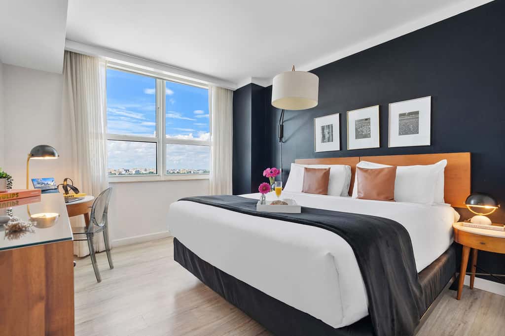 Bright & Stylish Room in Coconut Grove