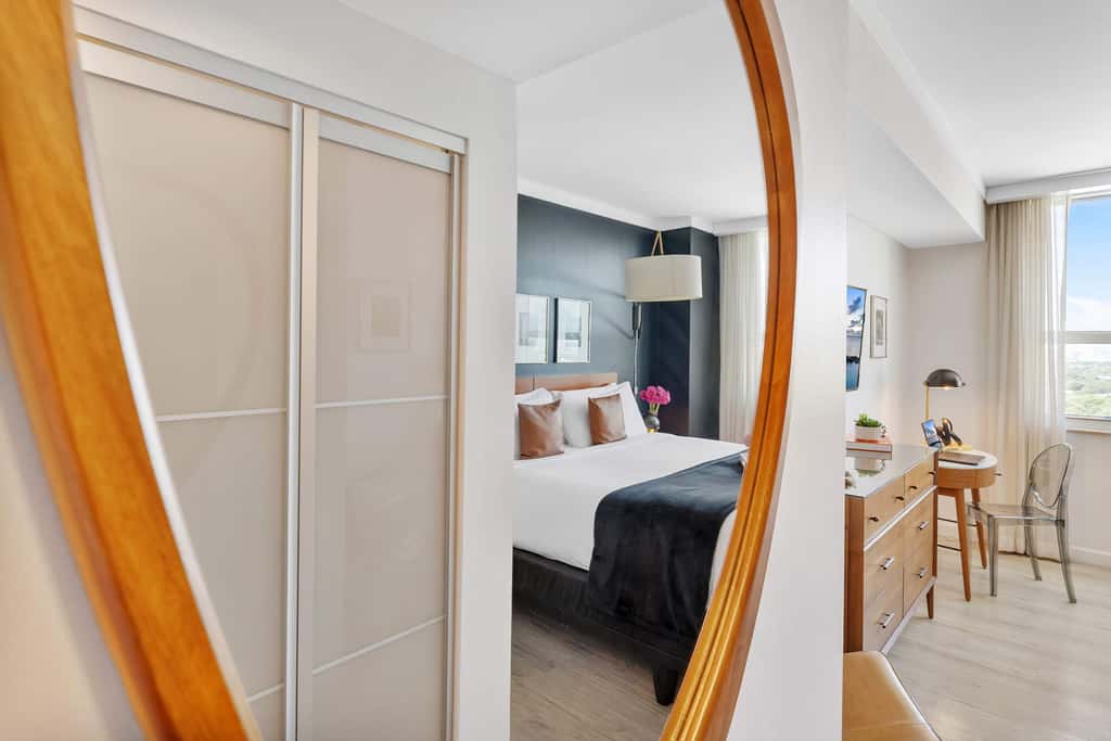 Bright & Stylish Room in Coconut Grove
