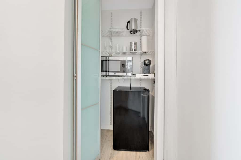 Bright & Stylish Room in Coconut Grove
