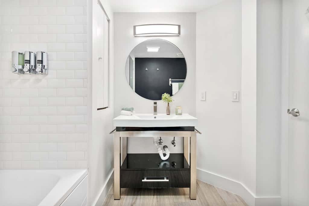 Bright & Stylish Room in Coconut Grove