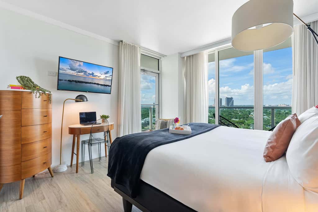 Stylish Studio – Coconut Grove Retreat