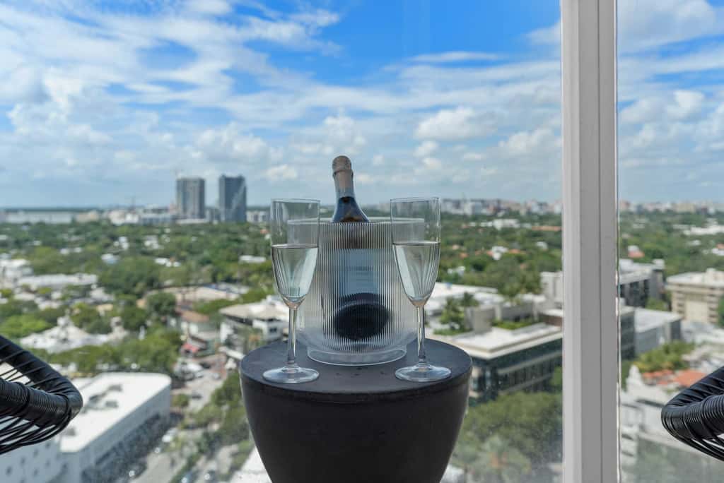 Stylish Studio – Coconut Grove Retreat