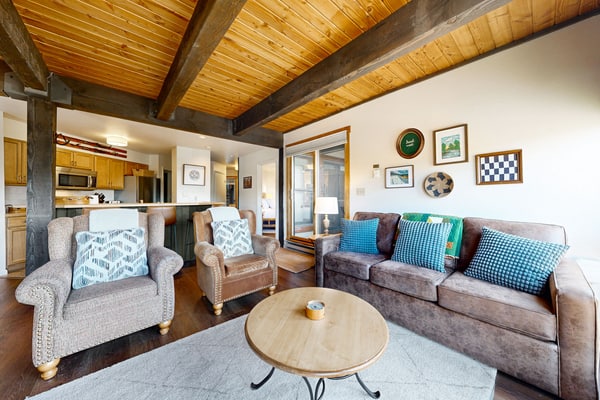 Cozy Steamboat Home Close to Shared Hot Tubs & Pool - Access to Lifts & Shuttle!