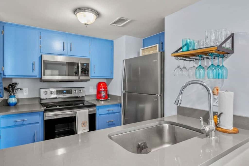 Turtle Nest · Oceanfront 2BR • Pool • Walk Beach • Sleeps 6