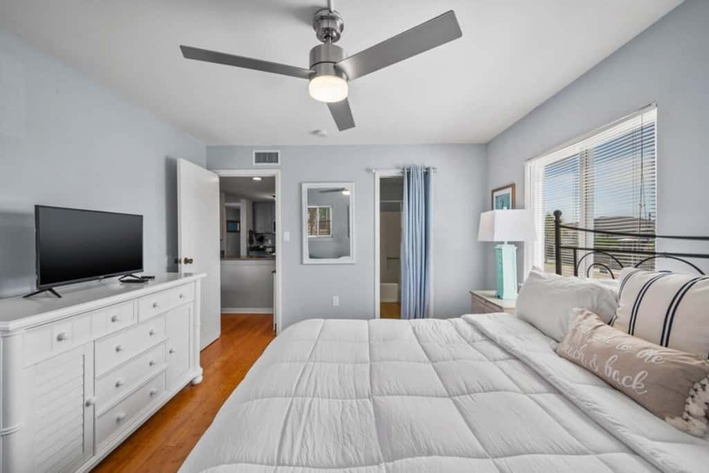 Turtle Nest · Oceanfront 2BR • Pool • Walk Beach • Sleeps 6