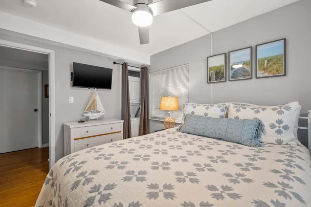 Turtle Nest · Oceanfront 2BR • Pool • Walk Beach • Sleeps 6